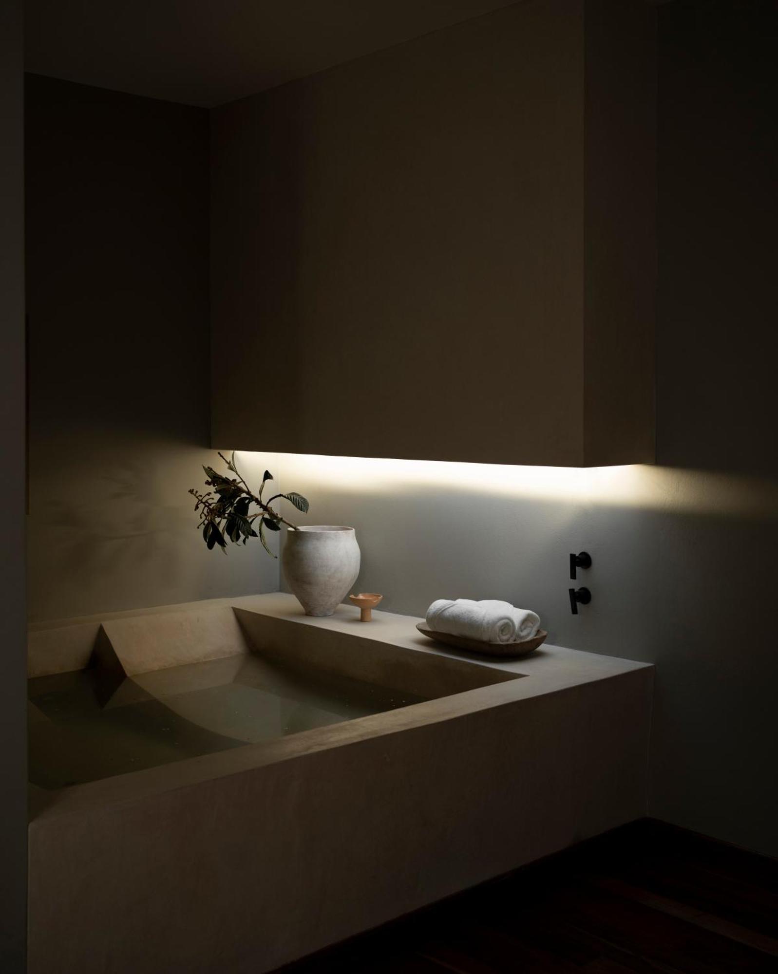 Nima Local House & Couette-café 4*